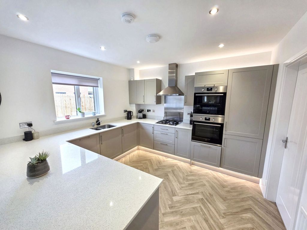 Property photo 3 of 37