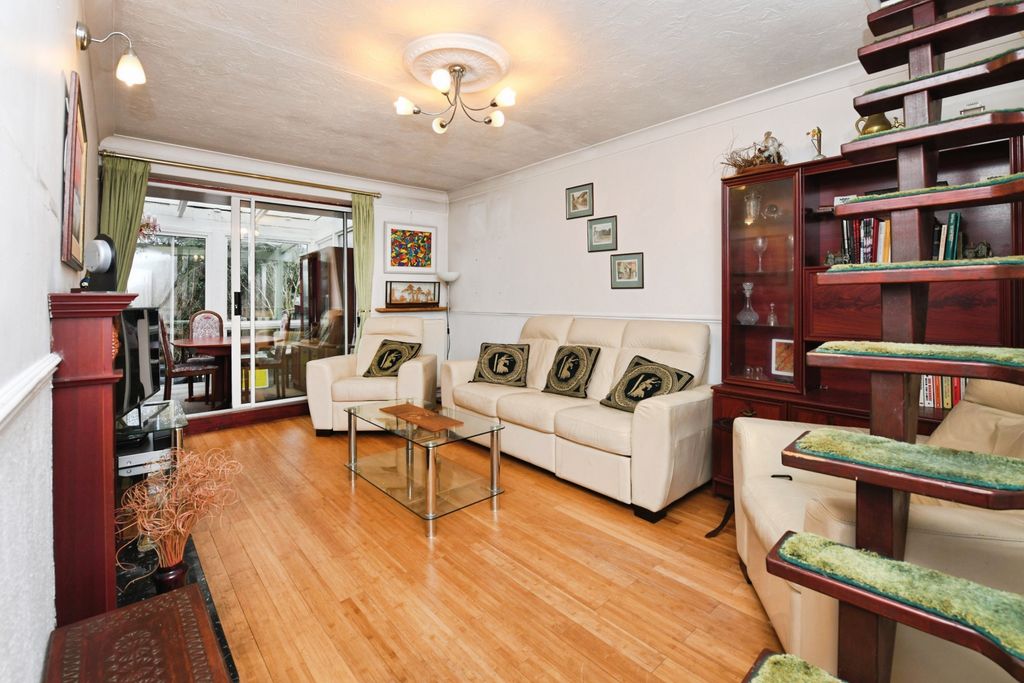 Property photo 2 of 20