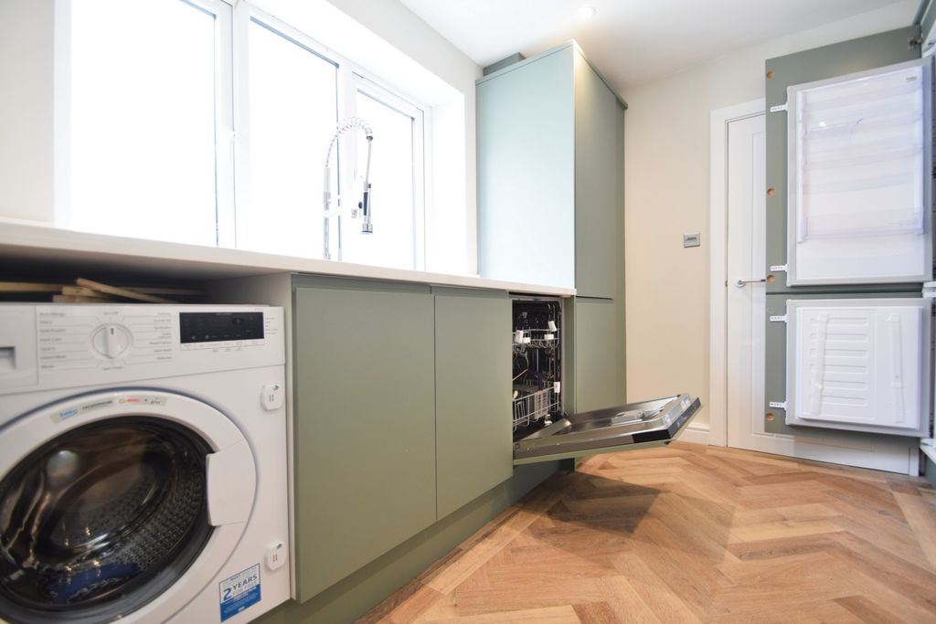 Property photo 2 of 11 Photo 4