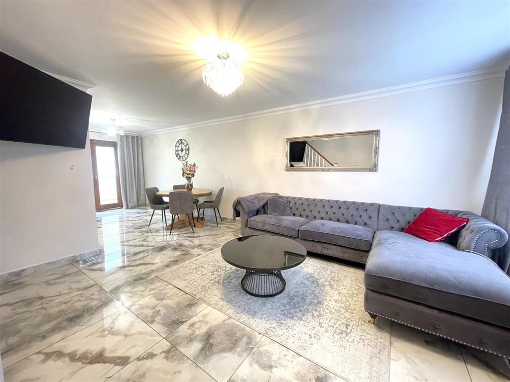 Property photo 2 of 17 Lounge .Jpeg