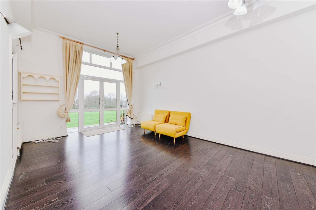 Property photo 3 of 30 Lounge/Dining Room