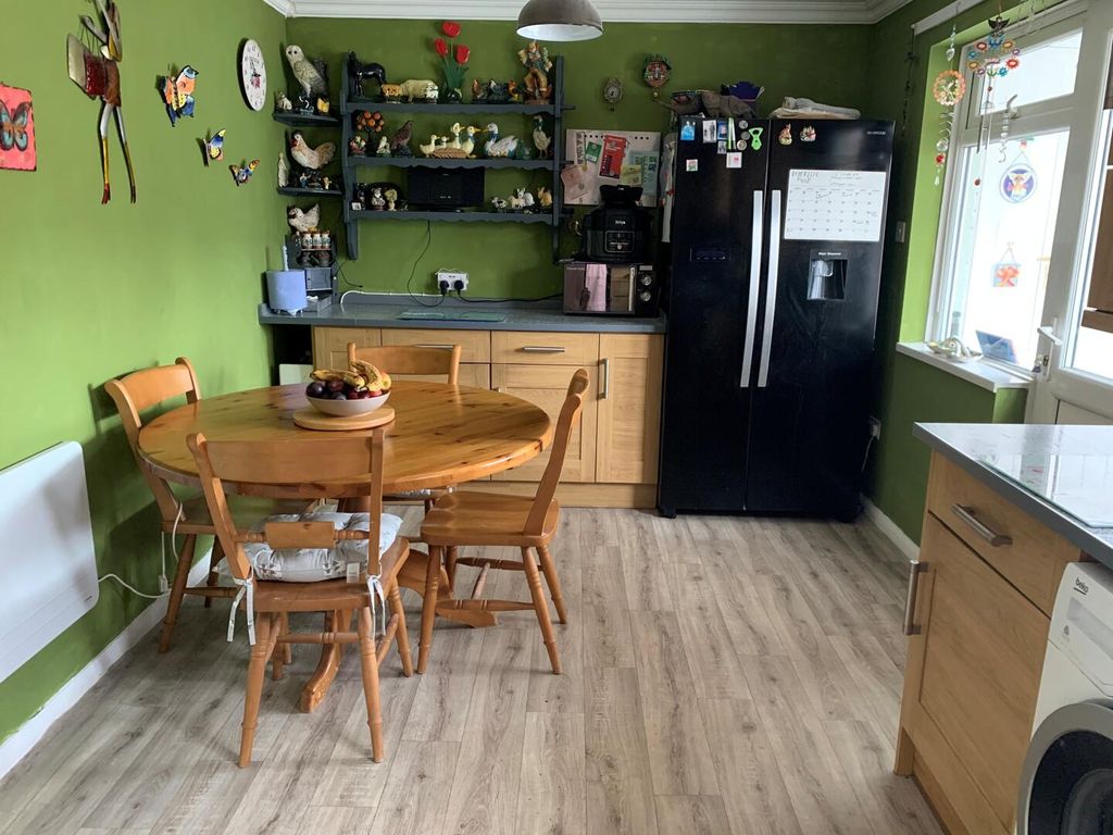 Property photo 3 of 20 Kitchen