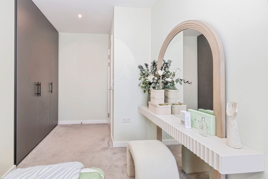 Property photo 2 of 27