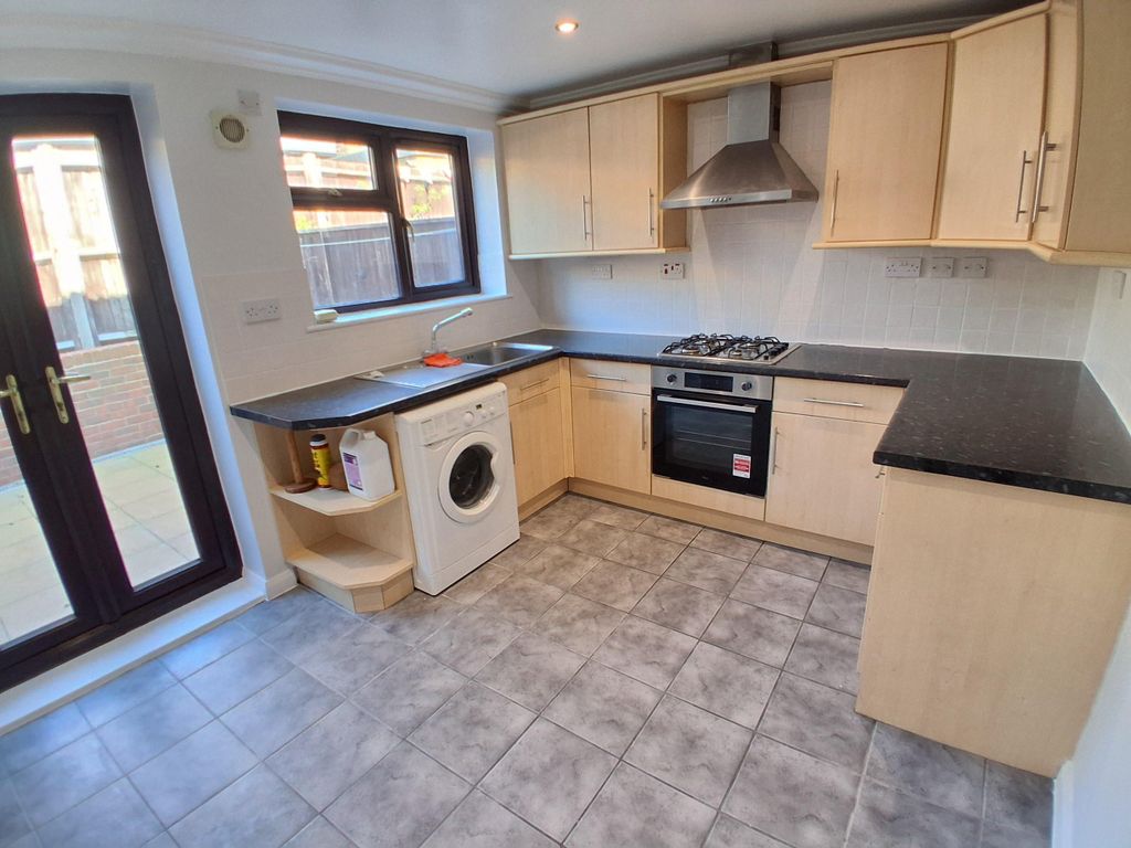 Property photo 3 of 7 Kitchen