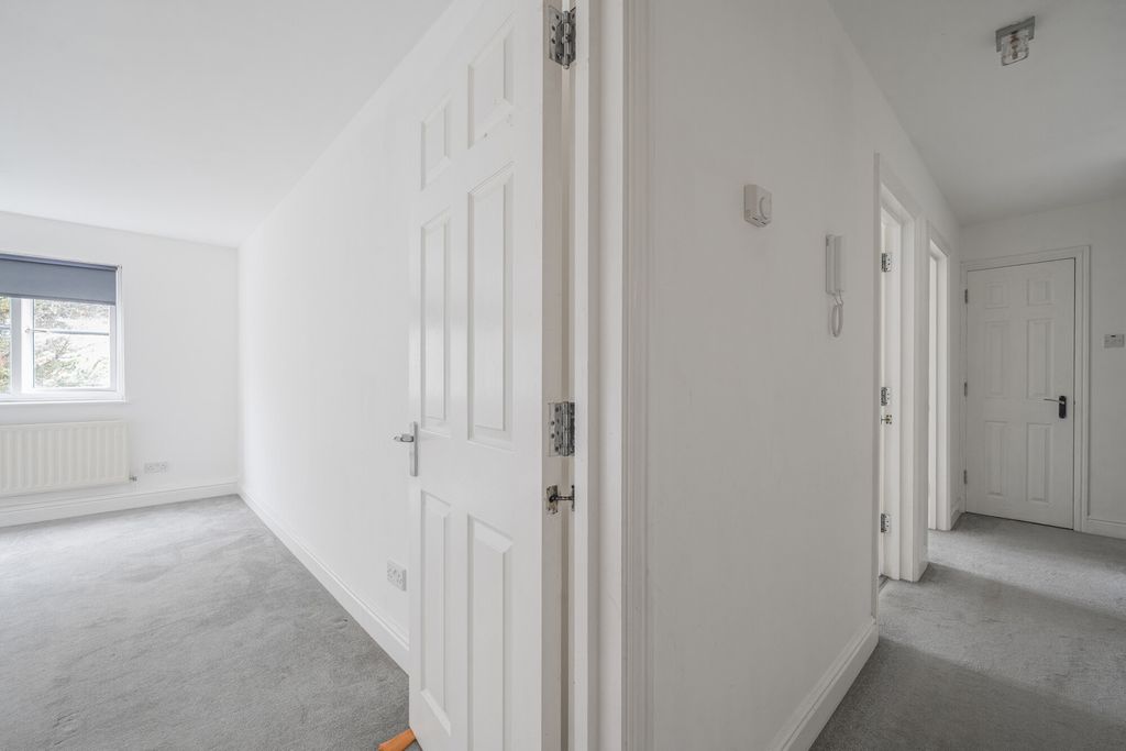 Property photo 2 of 14 Hallway