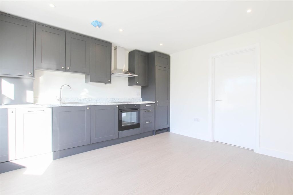 Property photo 3 of 8 Img_8424.Jpg