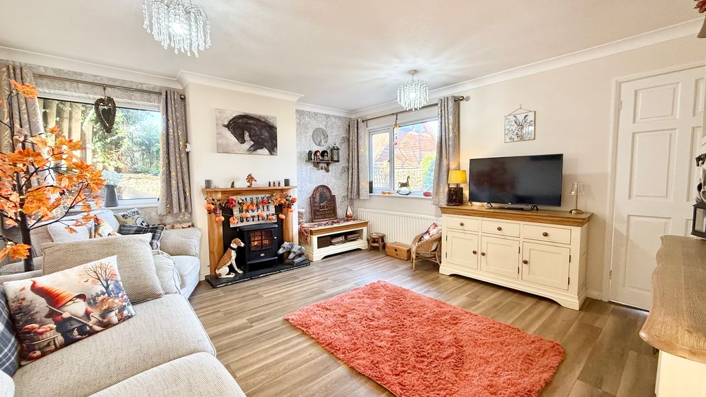 Property photo 3 of 14 Lounge