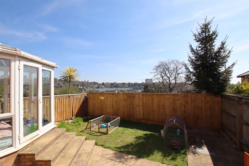 Property photo 3 of 18 Garden View.Jpg