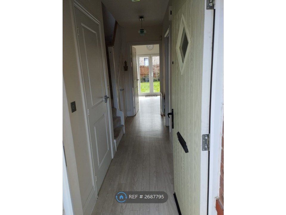 Property photo 3 of 17 Hallaway