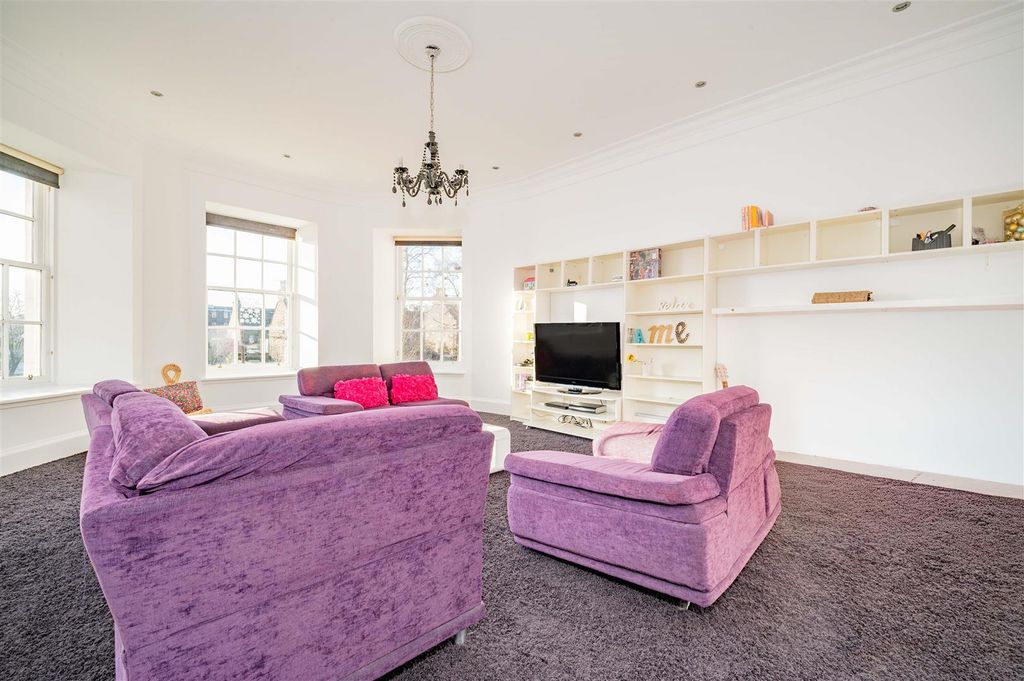 Property photo 3 of 17 11 Mcvicars Lane Dundee-15.Jpg