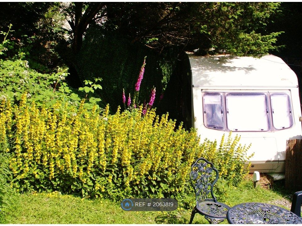 Property photo 2 of 17 Setting &amp; Outside Table