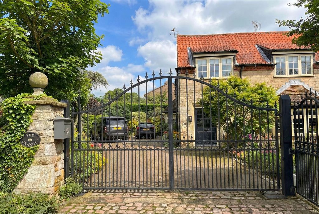 Property photo 3 of 34 Image-3x2-2528x1696 (7).Jpg