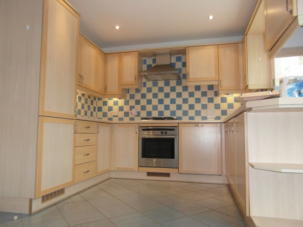 Property photo 2 of 7 12Wintneystreet002.J