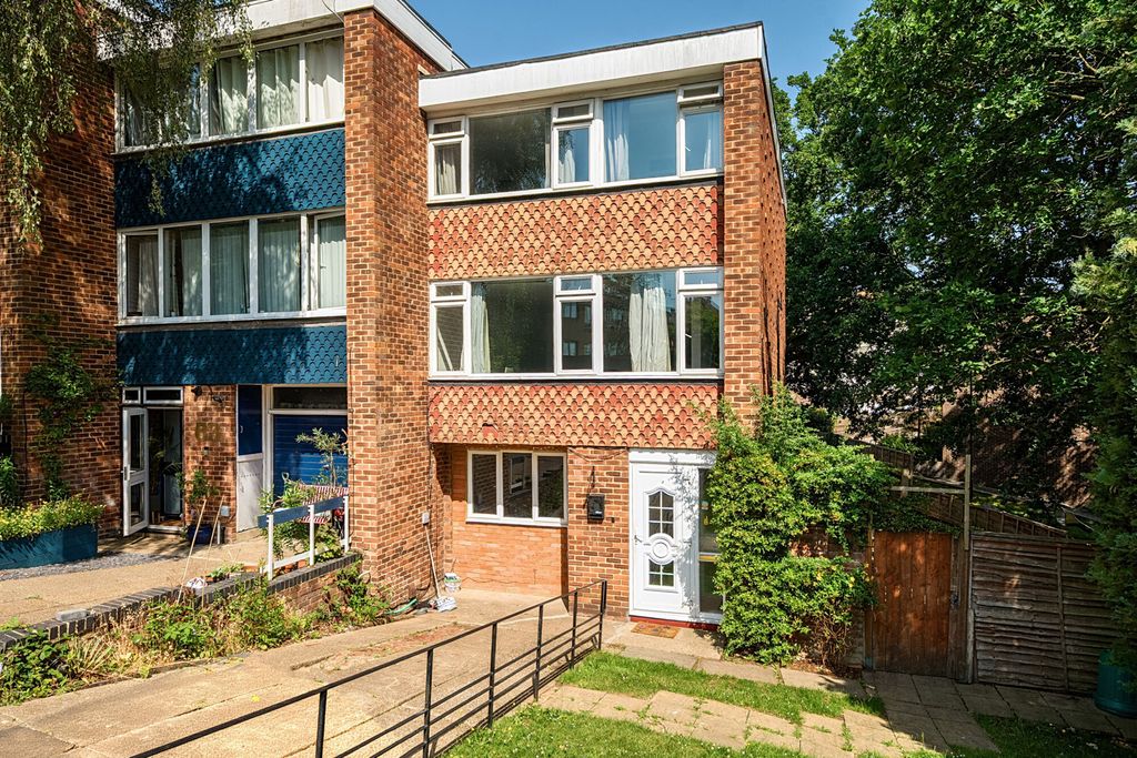Property photo 1 of 25 1483098-1-6A3Bed1...
