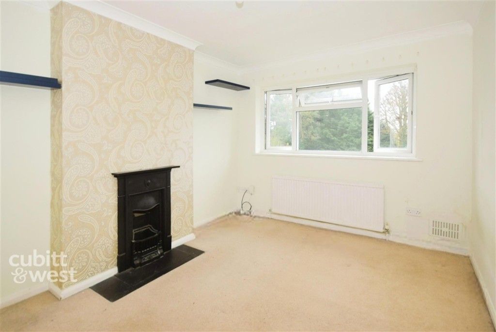 Property photo 2 of 12 Bedroom 1