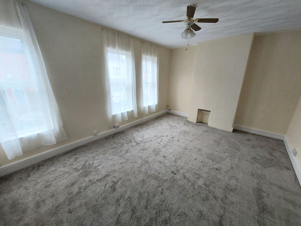 Property photo 2 of 7 Living Room