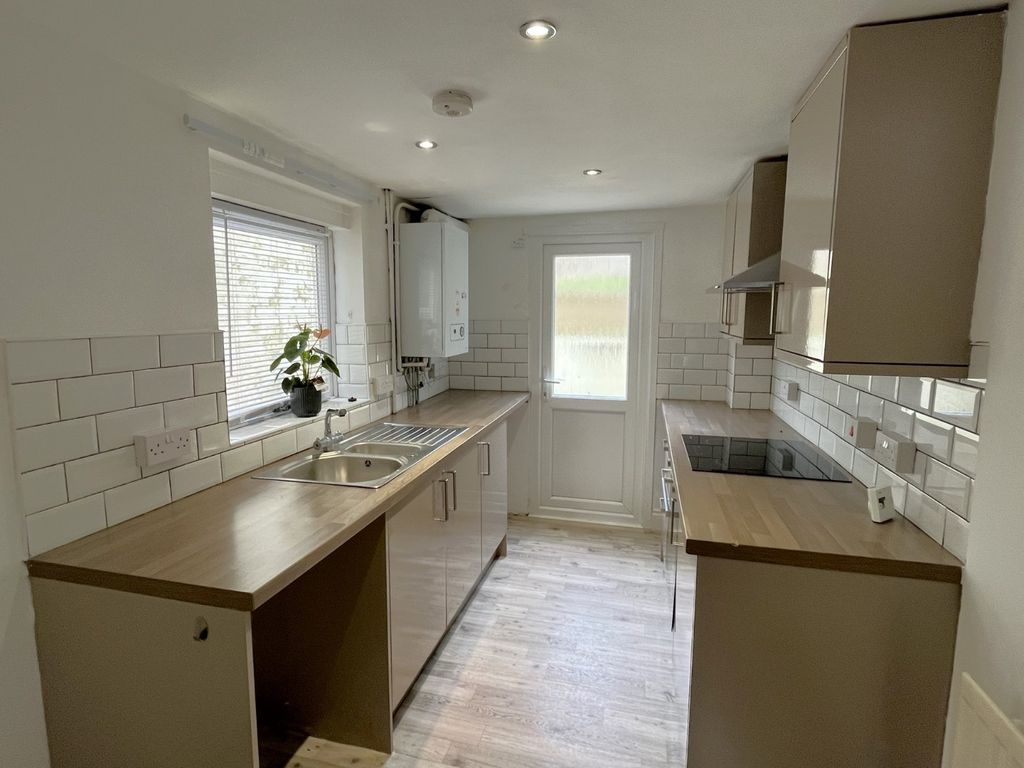 Property photo 3 of 12 Kitchen