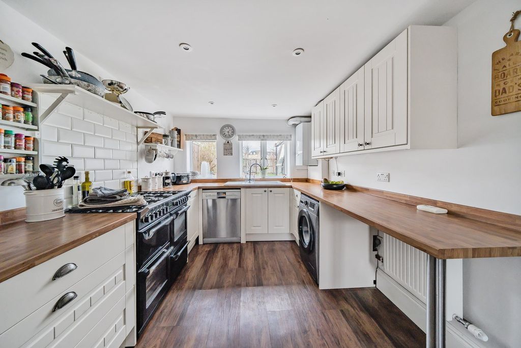 Property photo 3 of 23