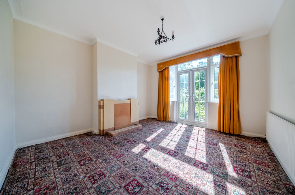 Property photo 3 of 16 1459915-12-6A02ee...