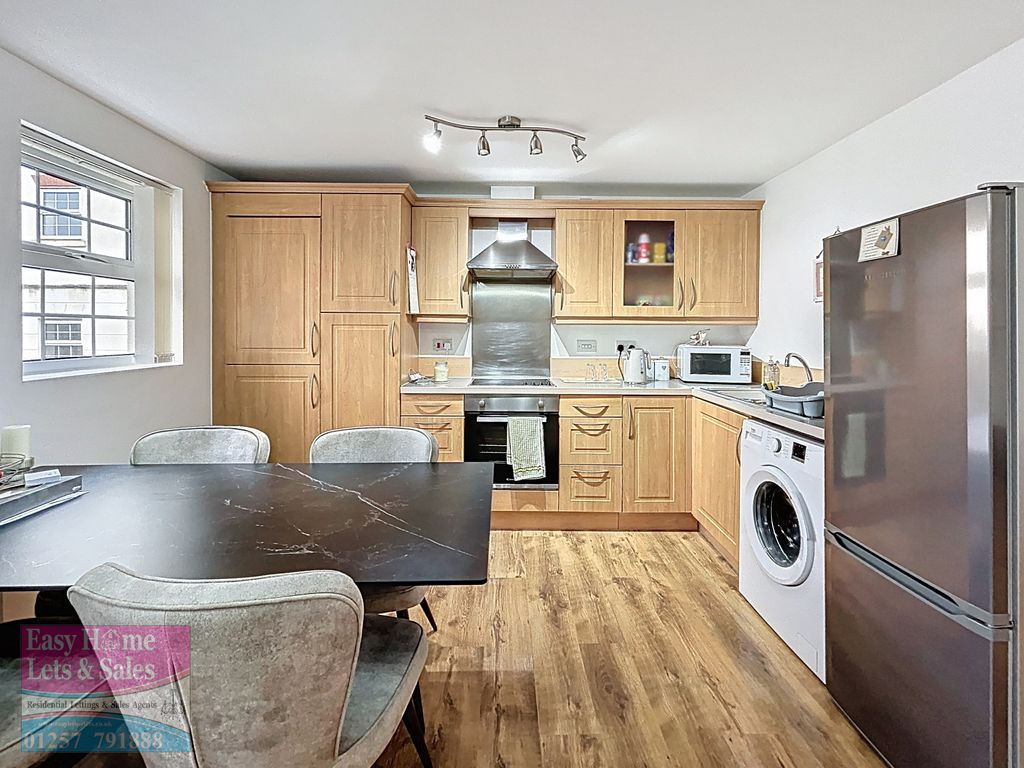 Property photo 2 of 10 Kitchen/Dining Room