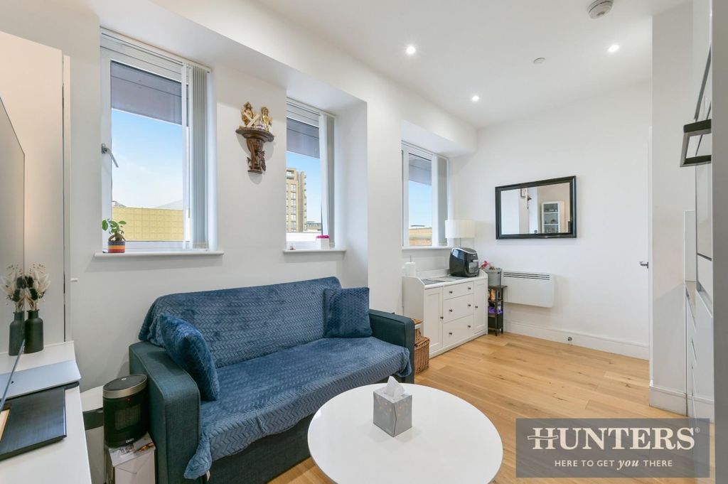 Property photo 3 of 12 Craneshaw House, (1).Jpg