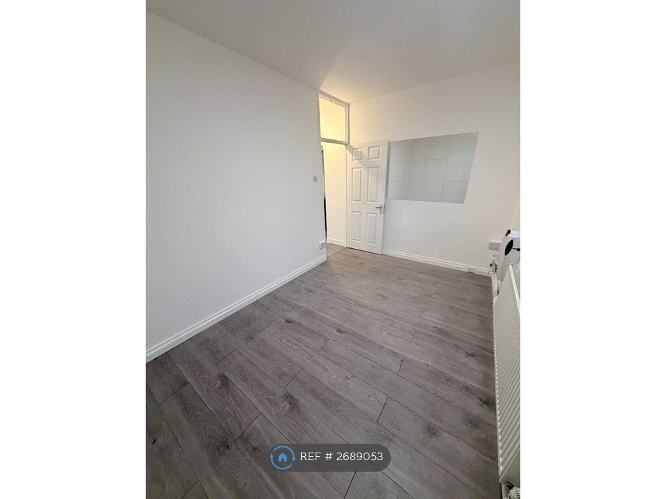 Property photo 2 of 10 Double Bedroom No.2