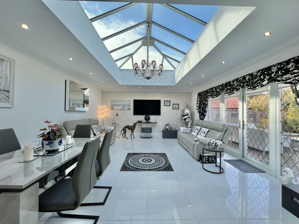 Property photo 3 of 28