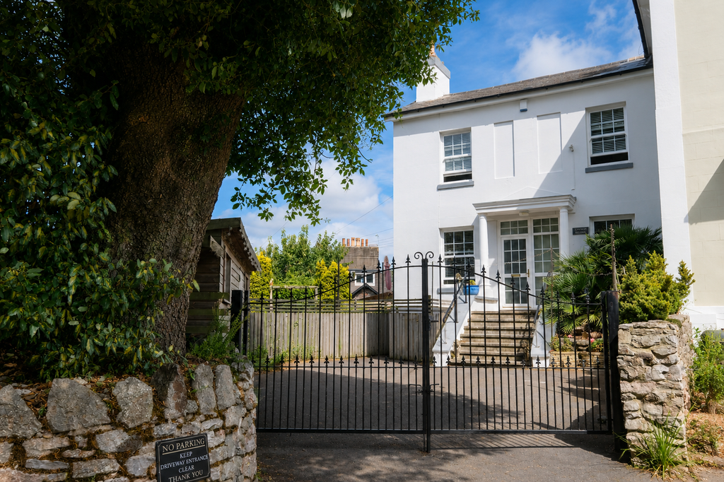 Property photo 1 of 30