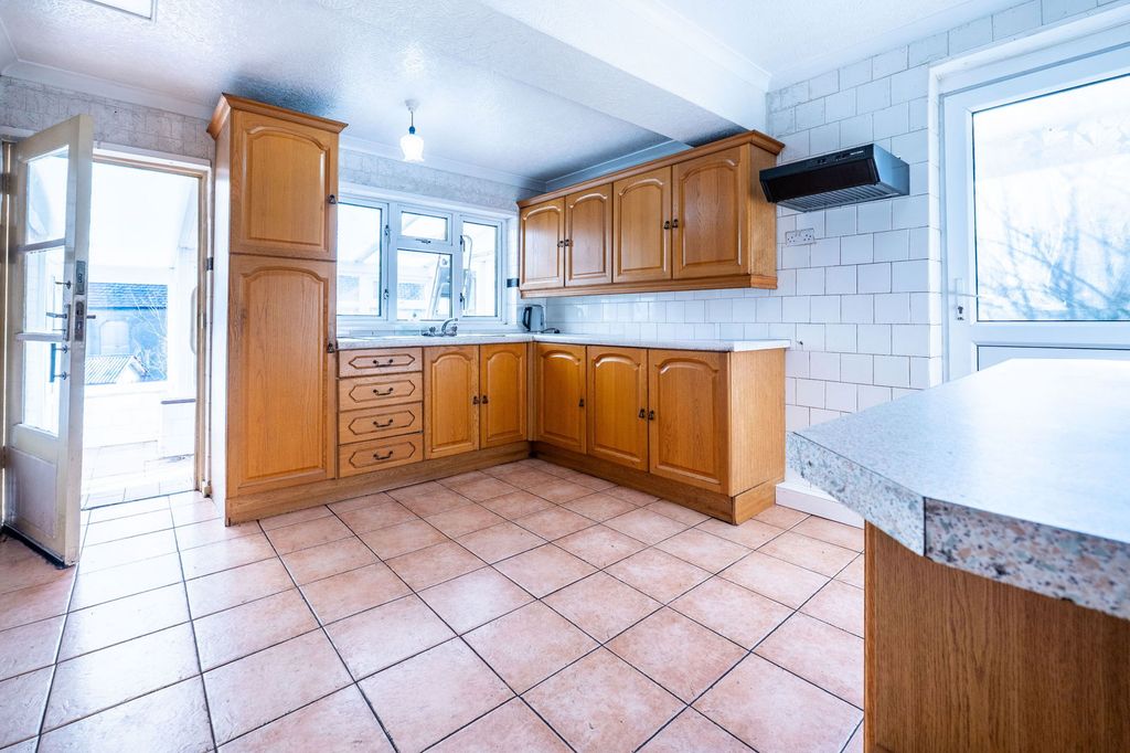 Property photo 2 of 44
