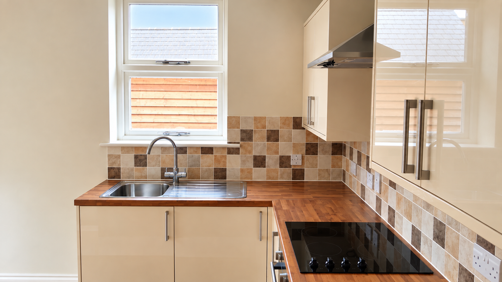 Property photo 3 of 6 Kitchen