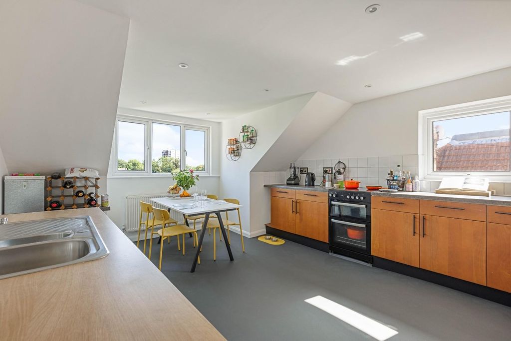 Property photo 3 of 12 Flat 7, 1 Recreation Road, Se26 - 10.Jpg