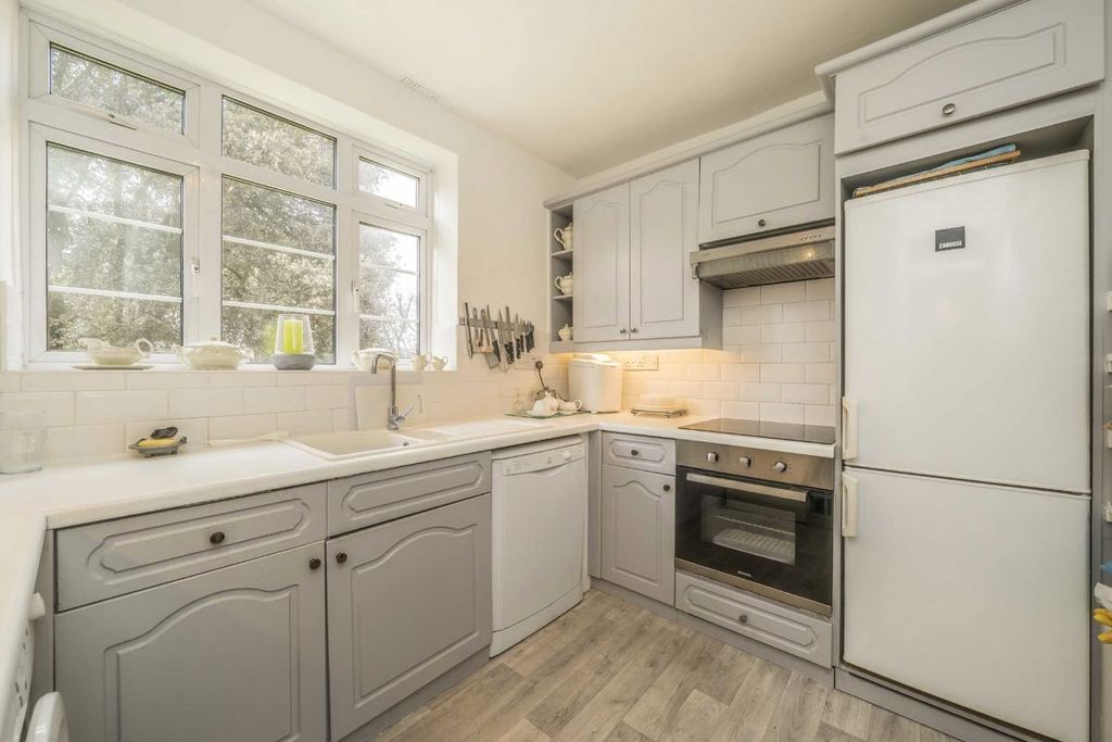 Property photo 3 of 5