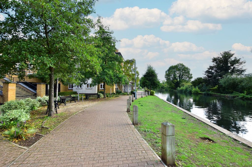 Property photo 2 of 24