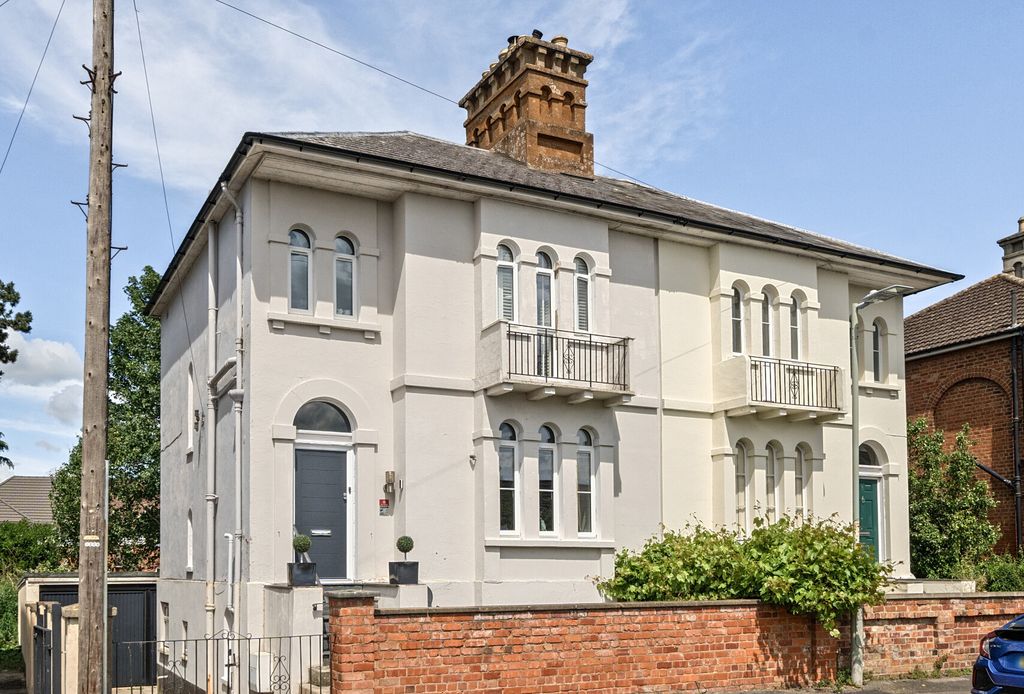 Property photo 1 of 21 1300957-1-68375cc...
