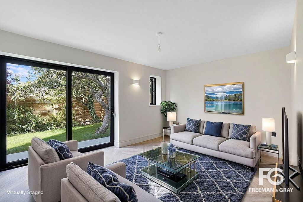 Property photo 2 of 32