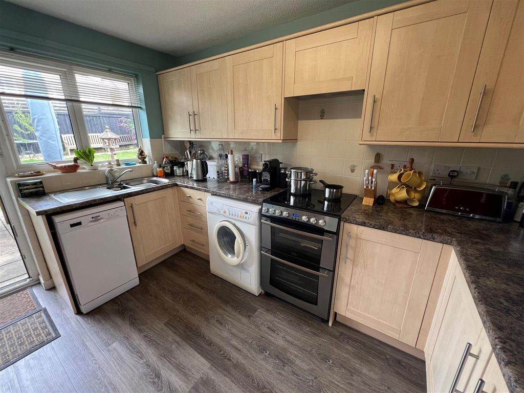 Property photo 3 of 14 Kitchen 3.Jpg