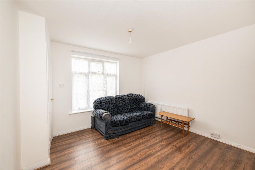 Property photo 3 of 11 Living Room
