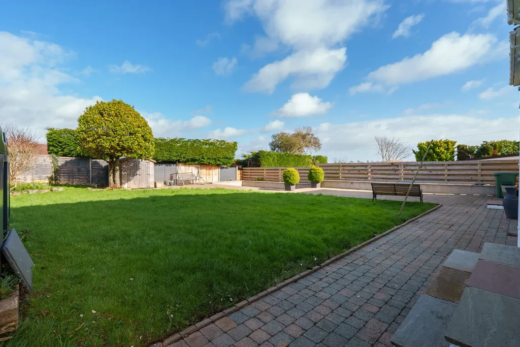 Property photo 2 of 27