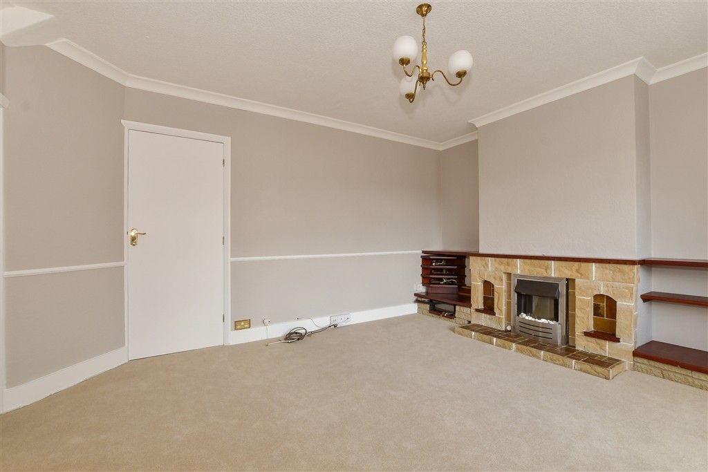 Property photo 3 of 13 Lounge