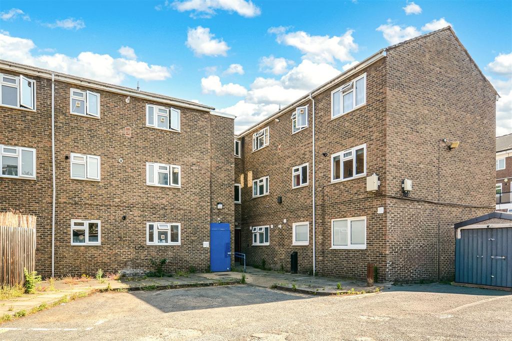 Property photo 1 of 14 Brierly Gardens