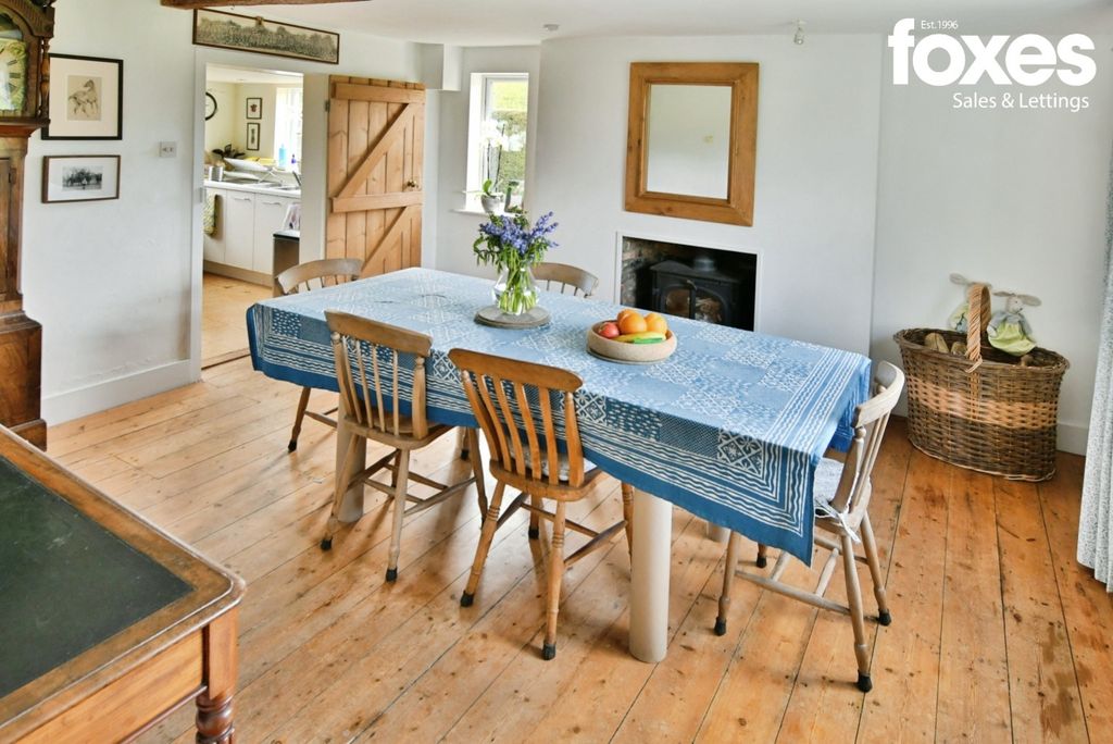 Property photo 2 of 25 5598332