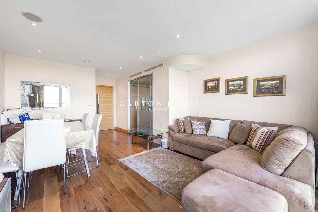 Property photo 3 of 21 Picture No. 06