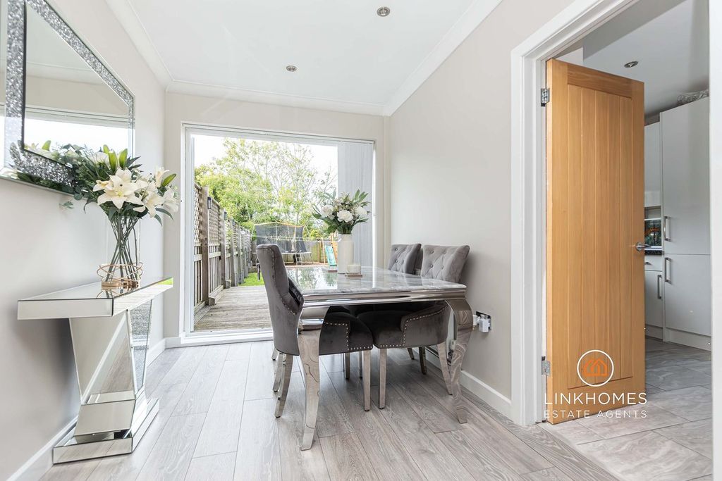 Property photo 3 of 26