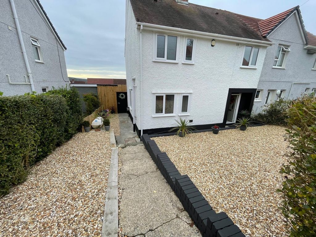 Property photo 2 of 33