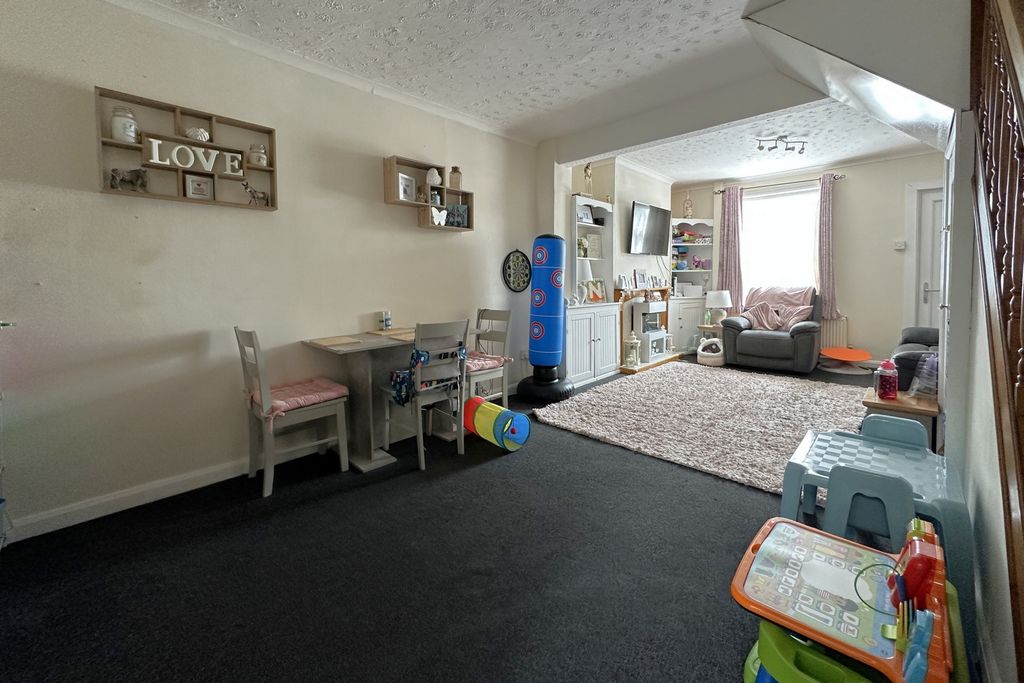 Property photo 3 of 12 Photo 5