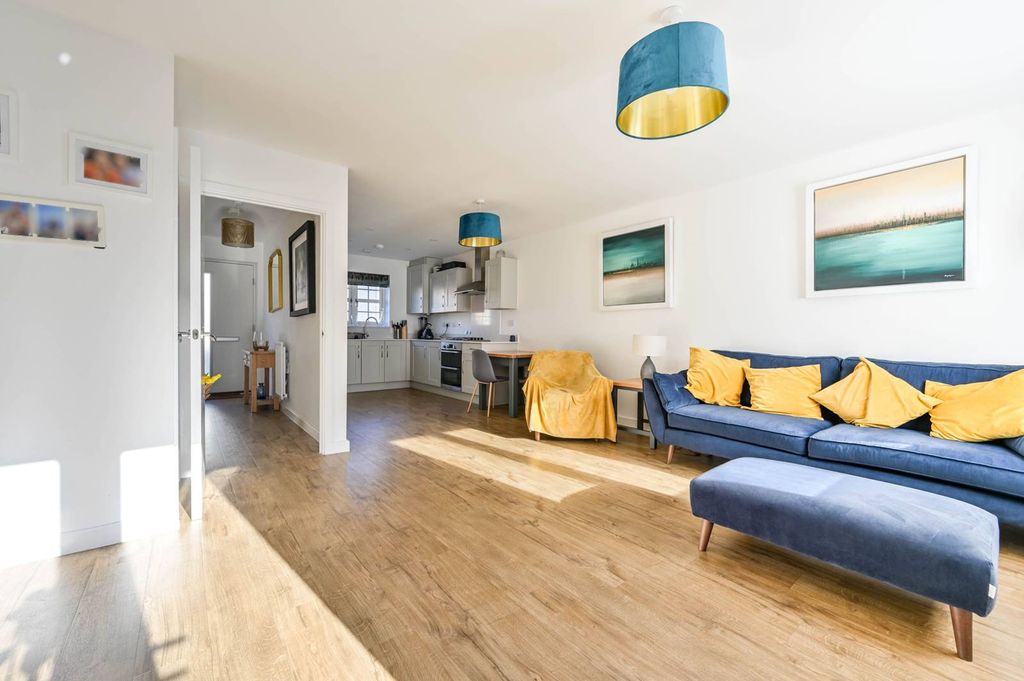 Property photo 2 of 21