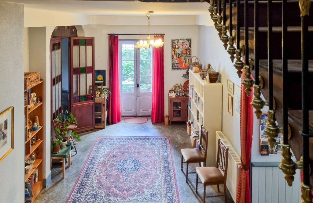 Property photo 2 of 18