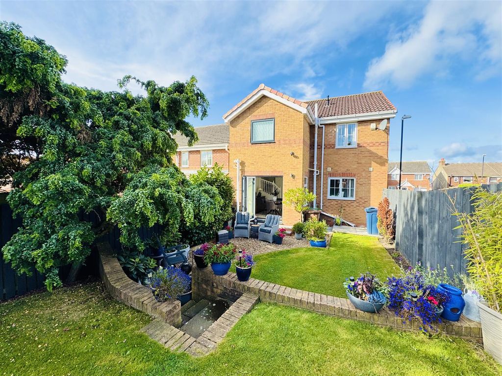 Property photo 1 of 21 Externally