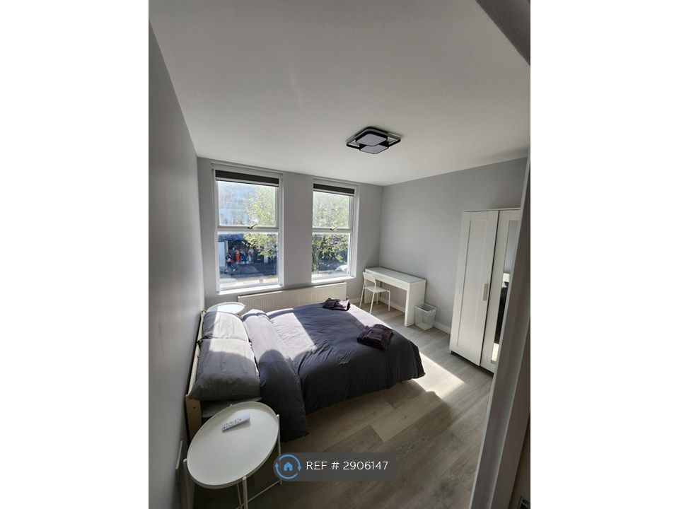 Property photo 2 of 15 Large Double Bedroom
