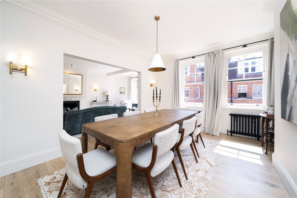 Property photo 3 of 18 Dining Room